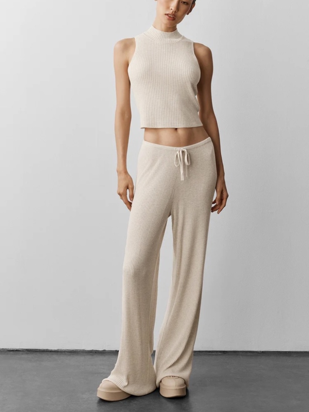 Sweater Knit Mid-Rise Unwind Wide Leg Pant, Oatmeal Heather, Alo, Size XS